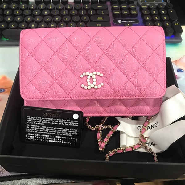 Túi Chanel hồng khóa đính hạt +