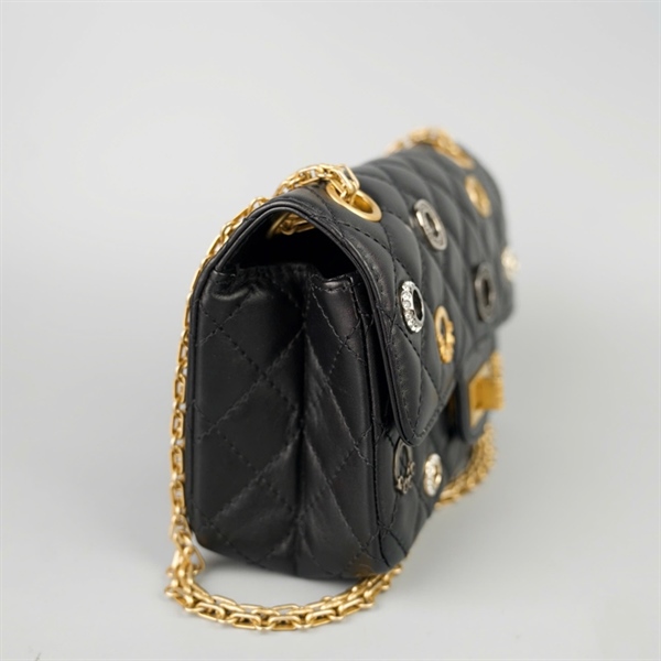 Túi Chanel đen đính charm (AAK74C5L) sz20 (BMC) KG+