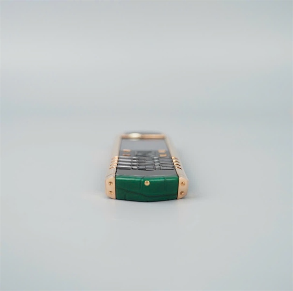 Điện thoại Vertu xanh lá viền vàng (SAX-005099) (HC) KG+