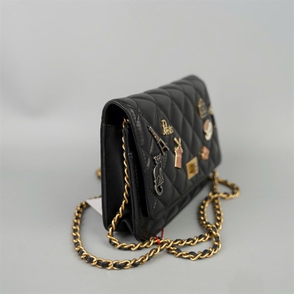 Túi Chanel đen đính charm (25559065) sz19 (BMC) KG+