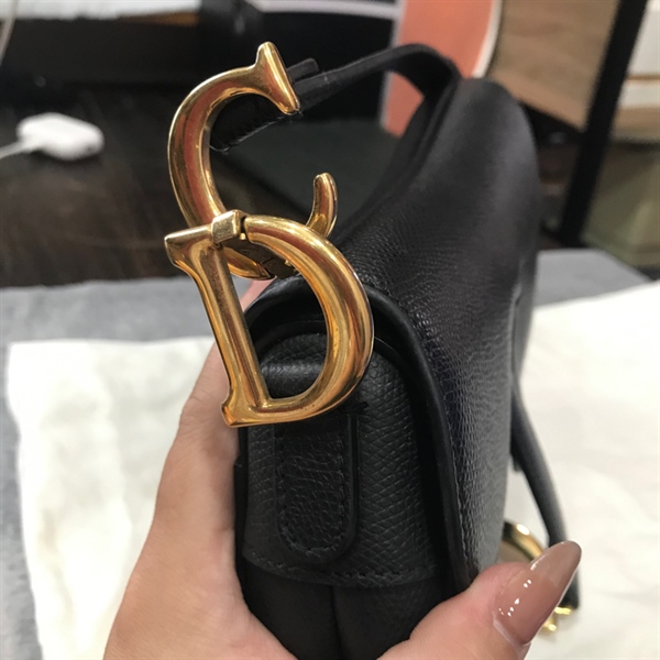 Túi dior yên ngựa đen móc vàng KG+