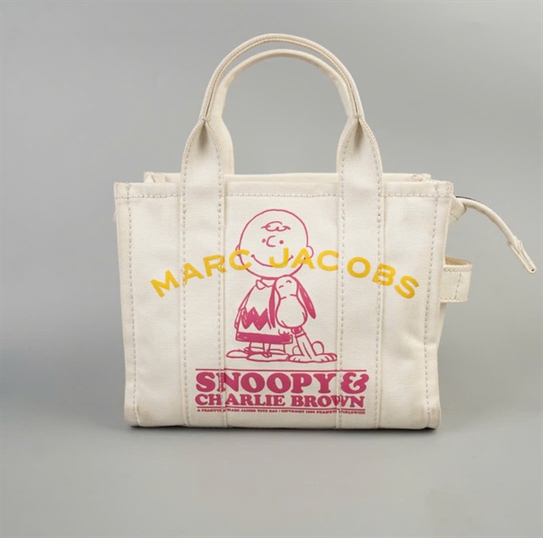 Túi Marc Jacobs tote trắng in hình sz25 KG+